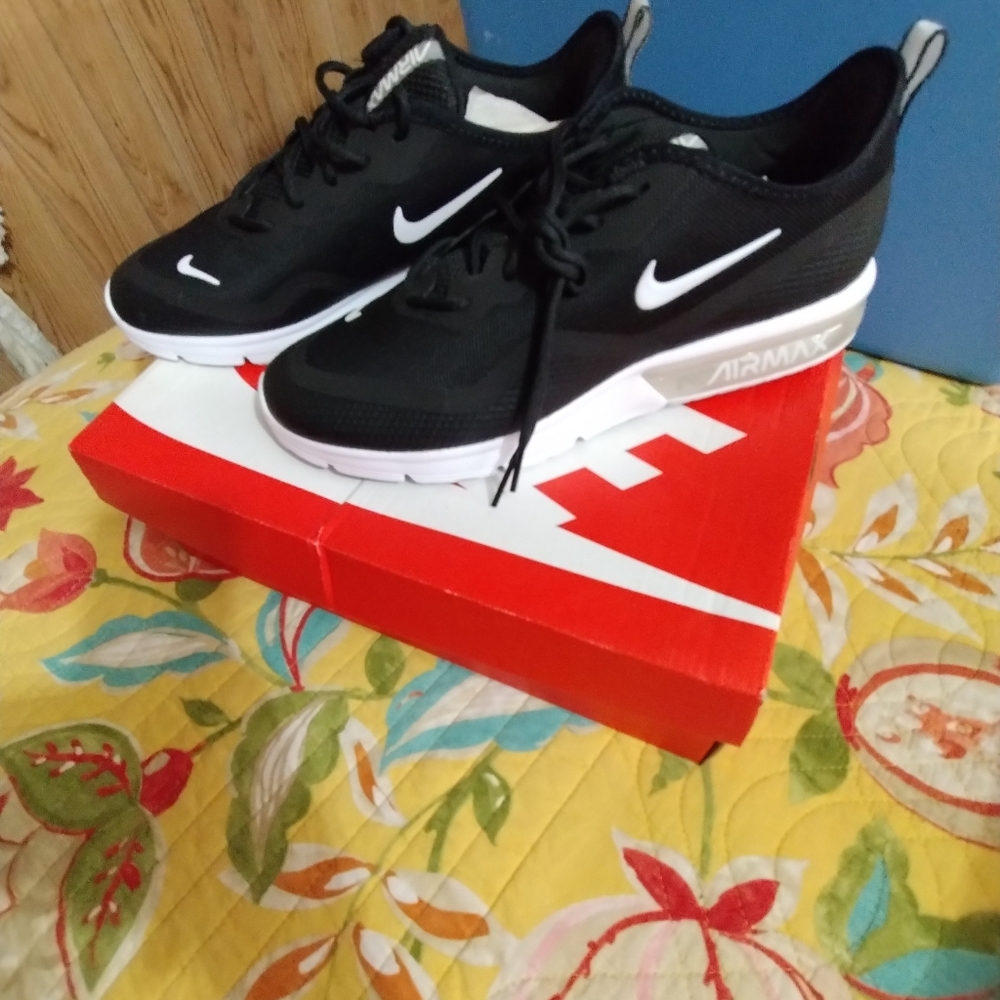 Women's Nike Shoe